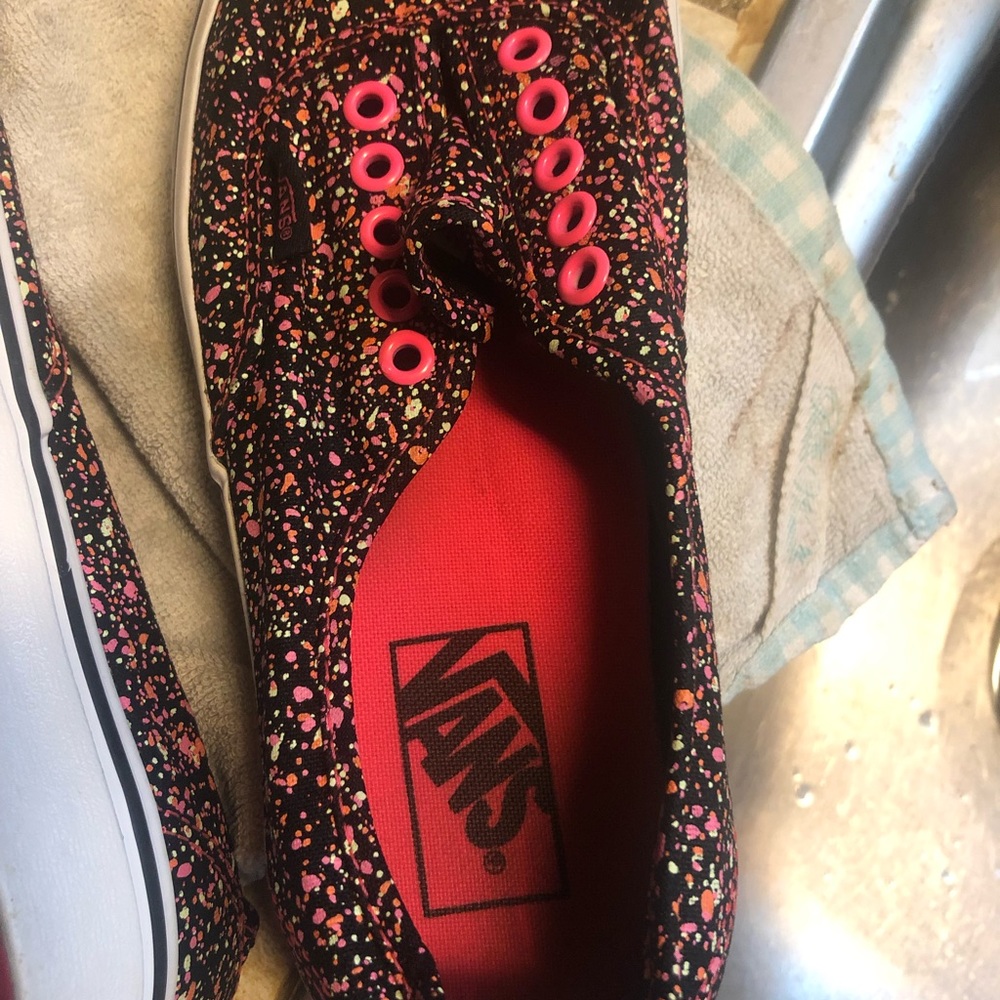 Vans glow on the dark paint splatter . Off the wall .size 9 womens